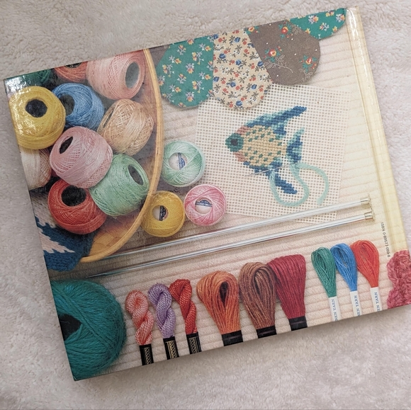 Reader's Digest Complete Guide to Needlework, Great condition!! - Picture 4 of 9